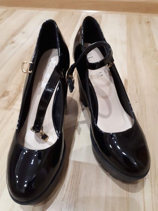 Туфлі з тракторною підошвою