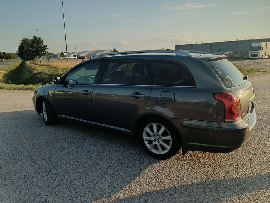 Toyota Avensis t25.