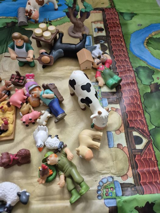 Wesoła Farma Deagostini książki + figurki + mata
