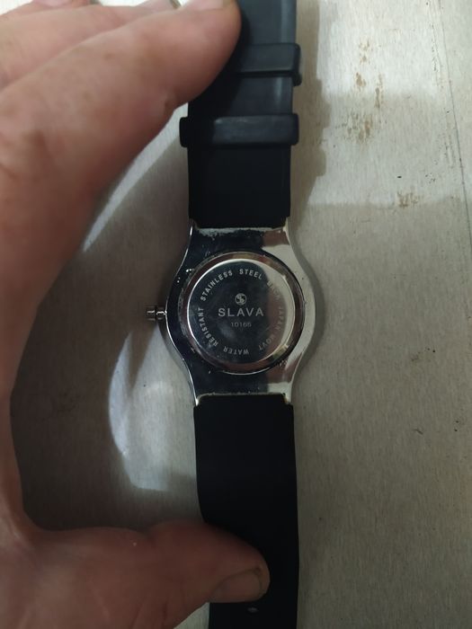 Часы наручные SLAVA кварцевые,в рабочем состоянии 120 грн.