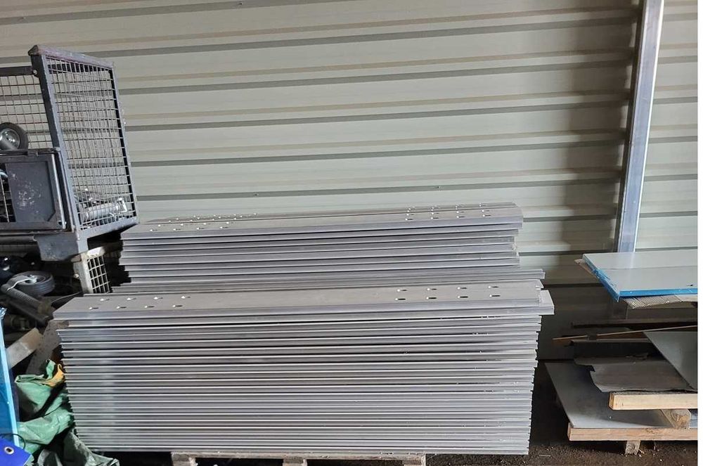 Panel aluminiowy 2010 mm na auto-lawetę , lawetę. 200 zł sztuka