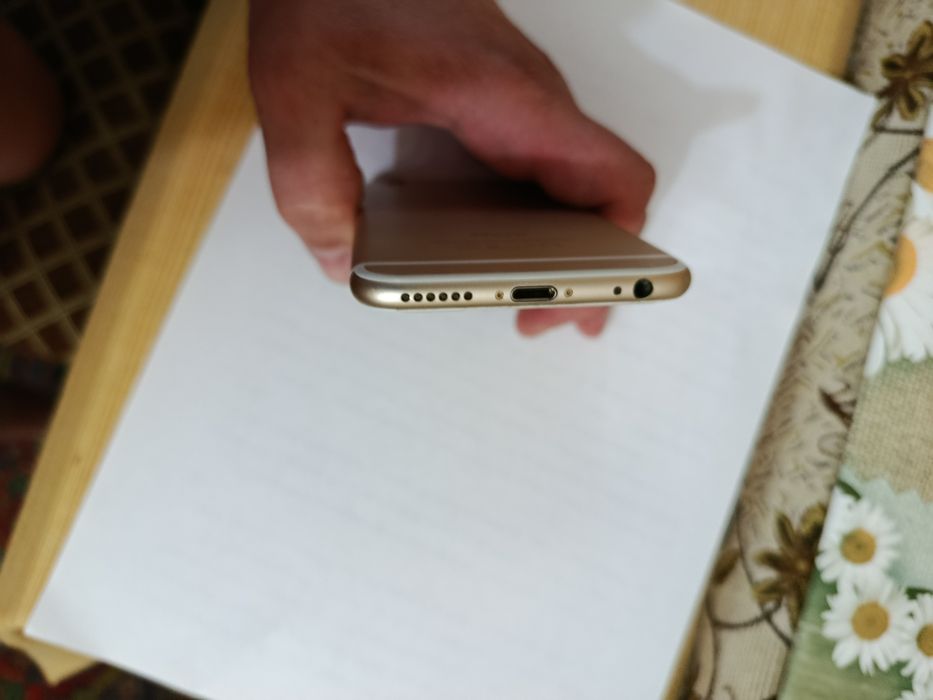 iPhone (не включается, целый, физ.сим-карта)