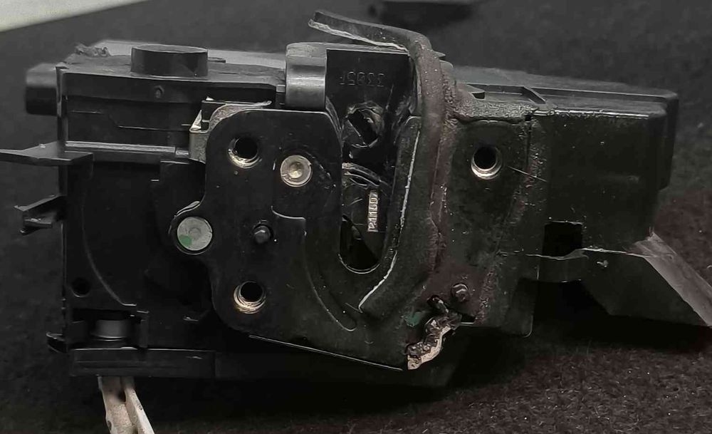 Fechadura / Fecho Porta Direito 9810309380 - PEUGEOT 308 I