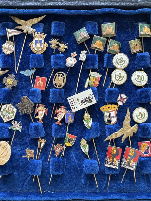 Alfinetes pins varios