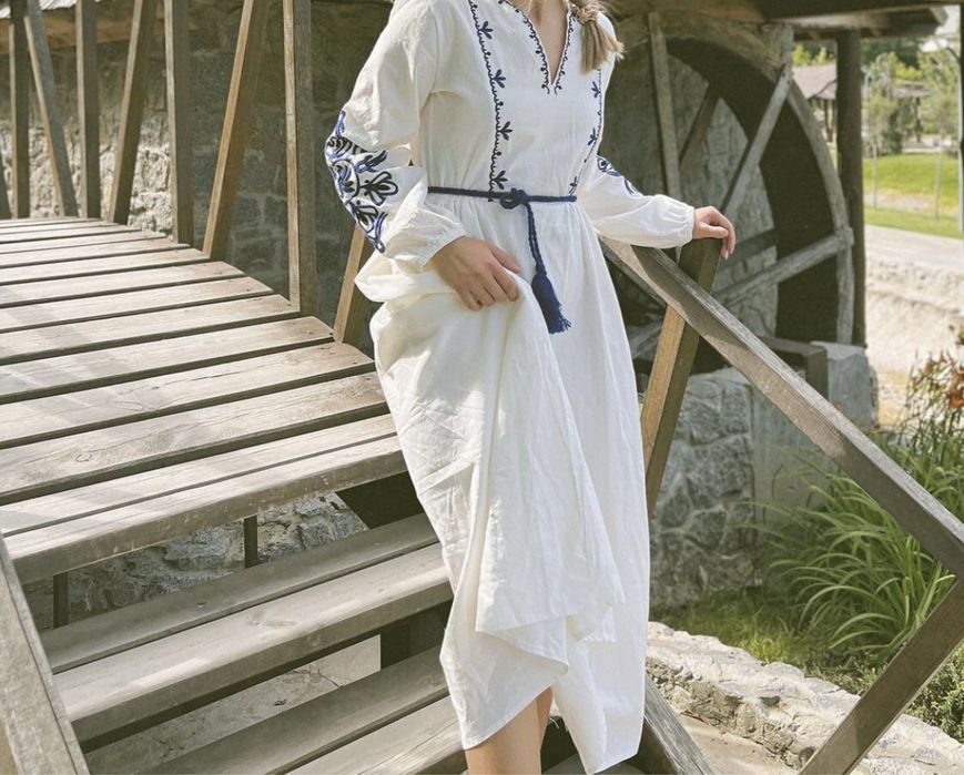 Сукня-вишиванка з льону