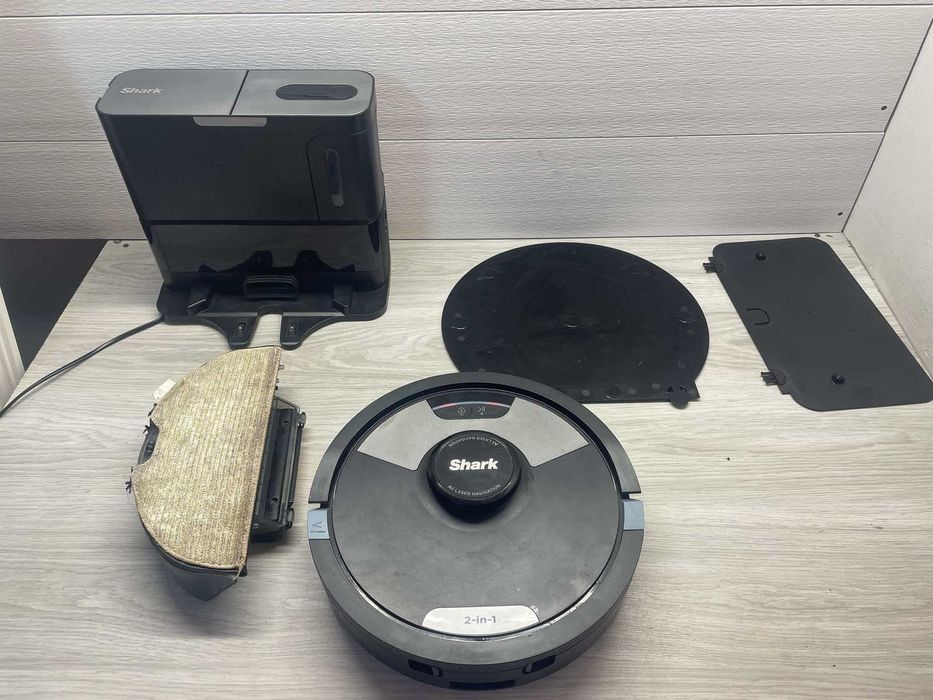 Robot sprzątający Shark RV2600WSEU czarny