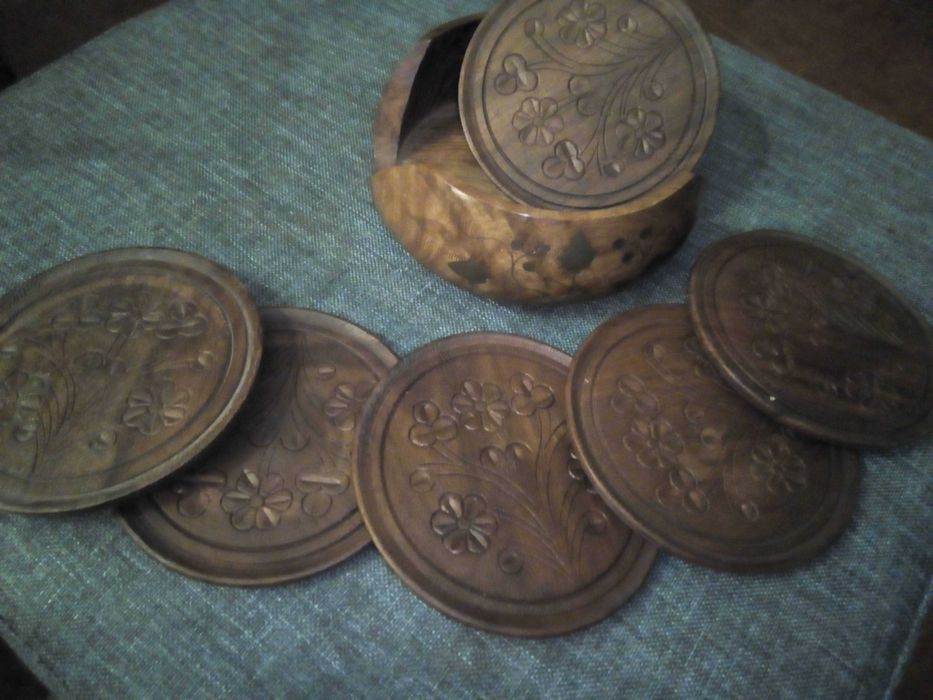 Suportes para copos Madeira esculpida com caixa c embutidos ( novo!)