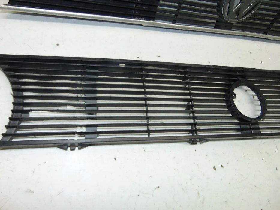 VW Golf MK1 Grelha usado em bom estado