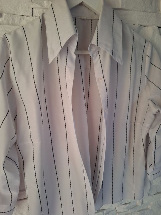 Biała bluzka w czarne paski