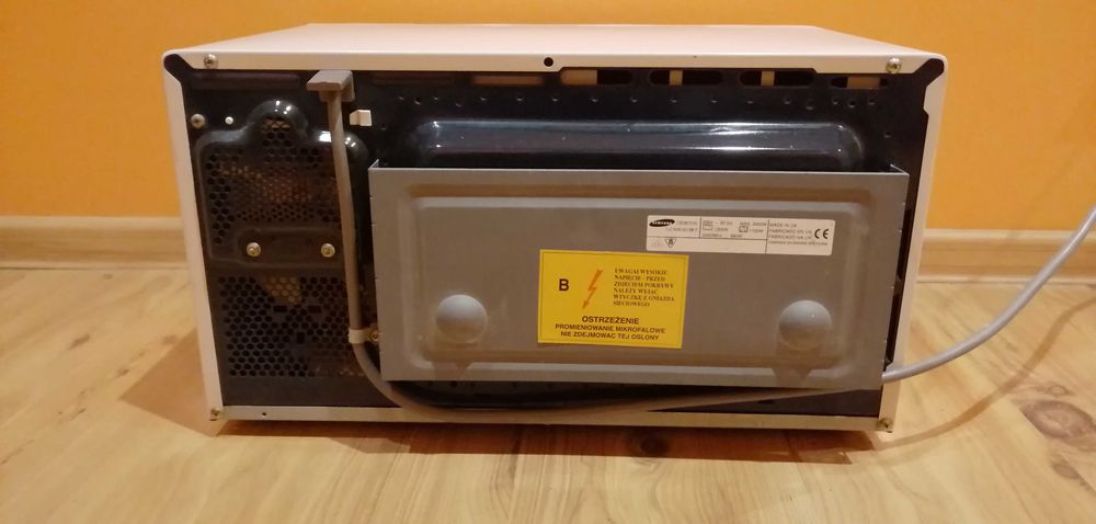 Kuchenka mikrofalowa z grillem Samsung CE287DN, TDS, emalia, 23 litry,
