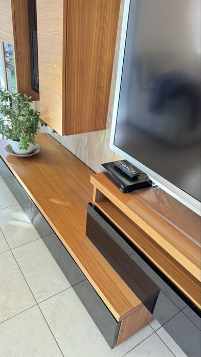 Тумба під телевізор. Шафа настінна