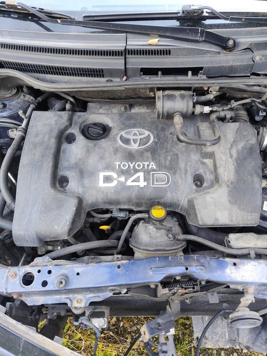 Posiadam czesci toyota corolla  verso 2.0 d4d  2005r