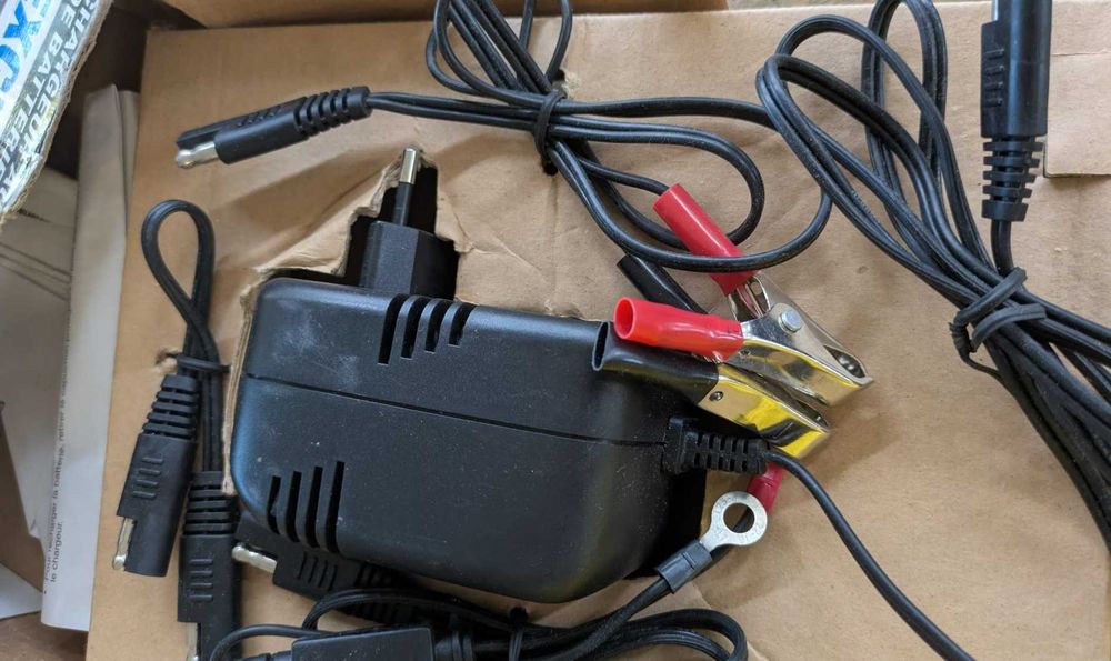 Carregador de bateria de 900MA TASHIMA