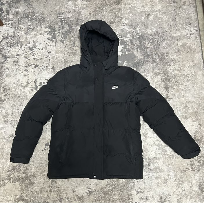 Черная куртка Nike