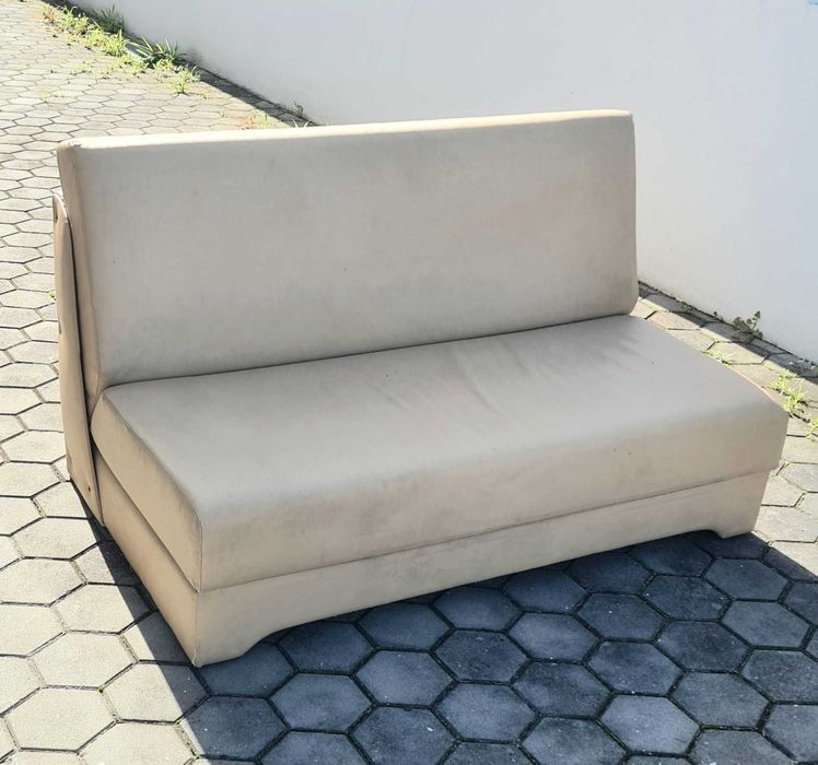 Sofá Cama Bege com 1.42m comprimento