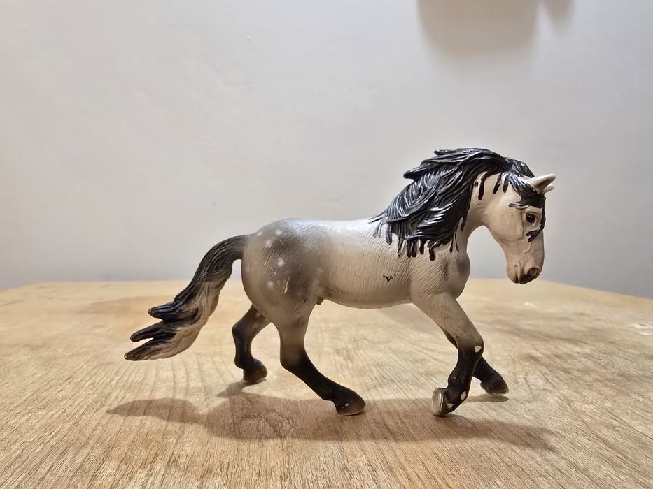 Schleich koń andaluzyjski ogier figurka model wycofany z 2005 r.