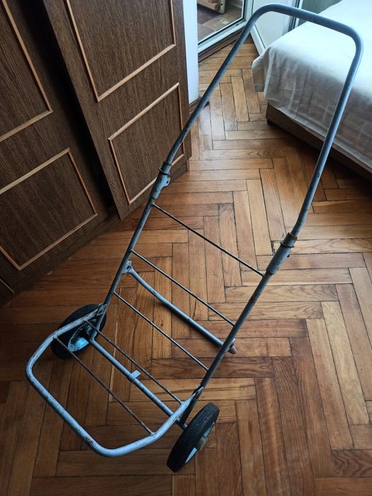 Візок для перевезення вантажів.