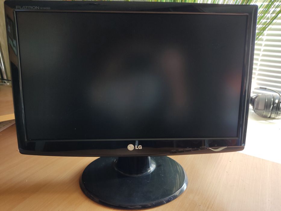 Монитор LG Flatron W1943SS