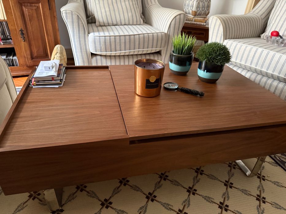 Mesa de centro em madeira