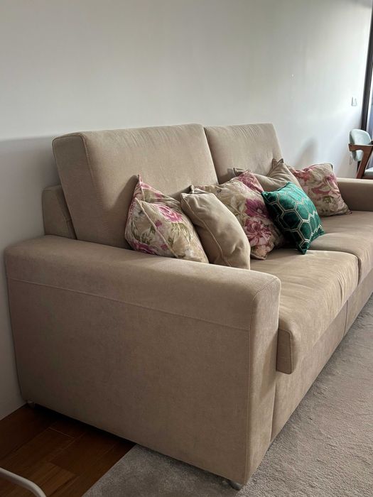 Sofa cor bege 2 metros