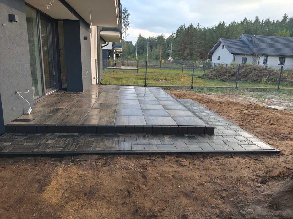 Układanie kostki , stacje ładowania , paczkomaty /Brukarze DE/PL