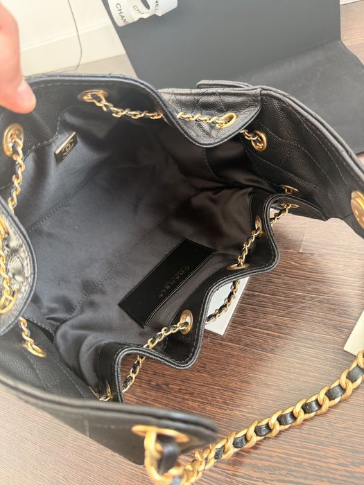 Chanel Drawstring Bucket Bag preta Caviar Gold Hardware