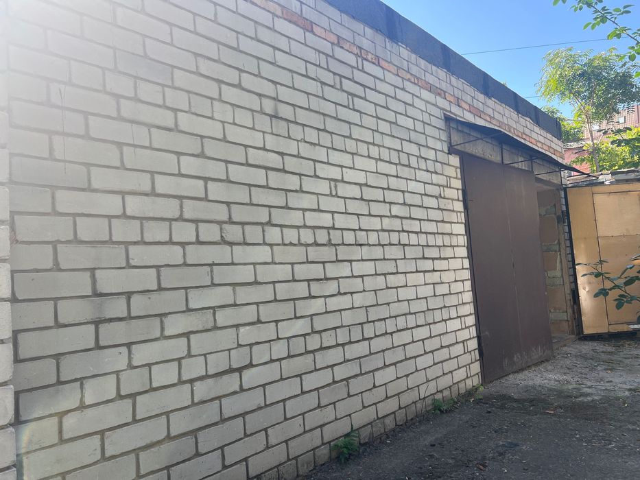 Окремий гараж на 2 авто