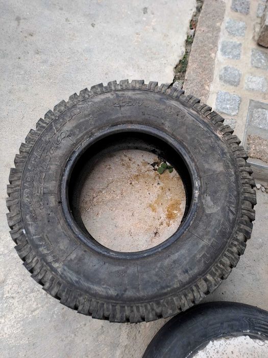 Pneu suplente 265/70 R16