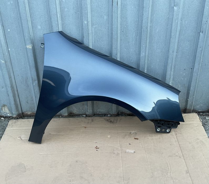 VW GOLF V 5 BŁOTNIK Prawy Przód LC5F