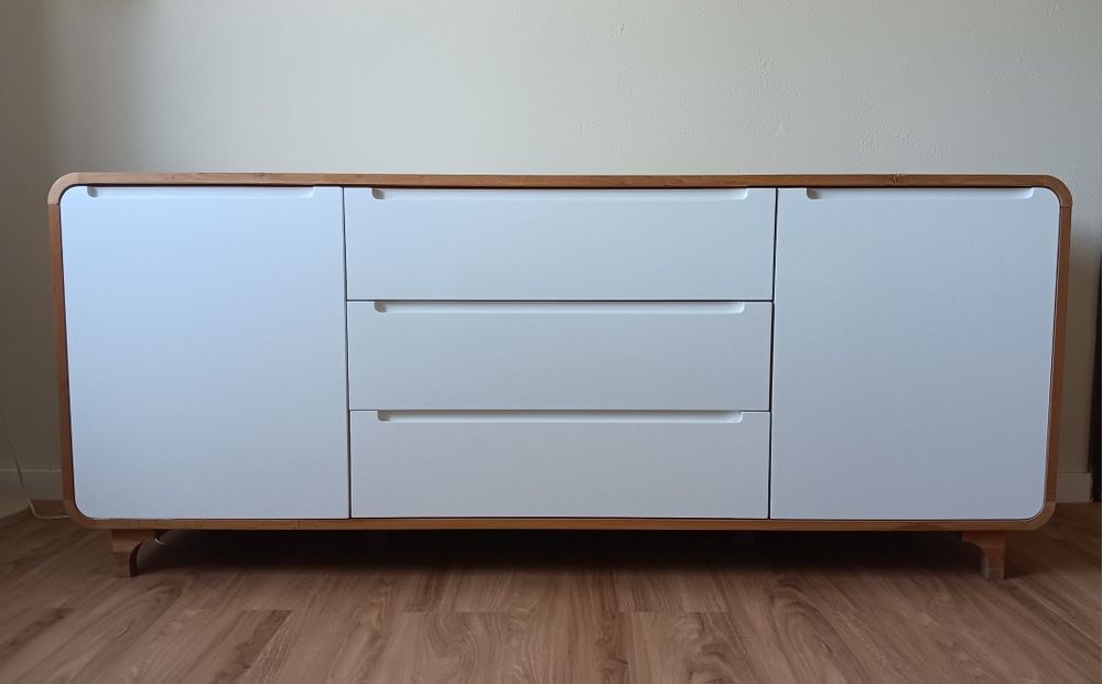 Armário Scarlet (1,80 comprimento por 0,50 largura)]