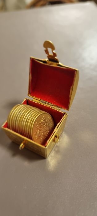 Szkatułka ślubna Las Arras – 13 monet weselnych, symbol miłości