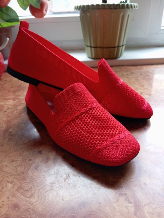 Продам женские туфли ( балетки)36,5 - 37 размер