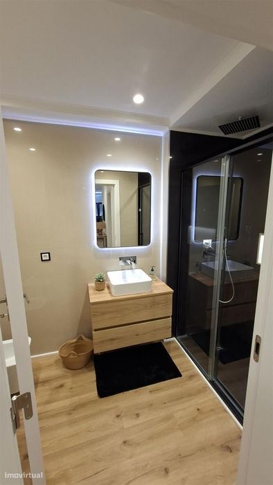 Apartamento T3 com varanda e garagem em Faro