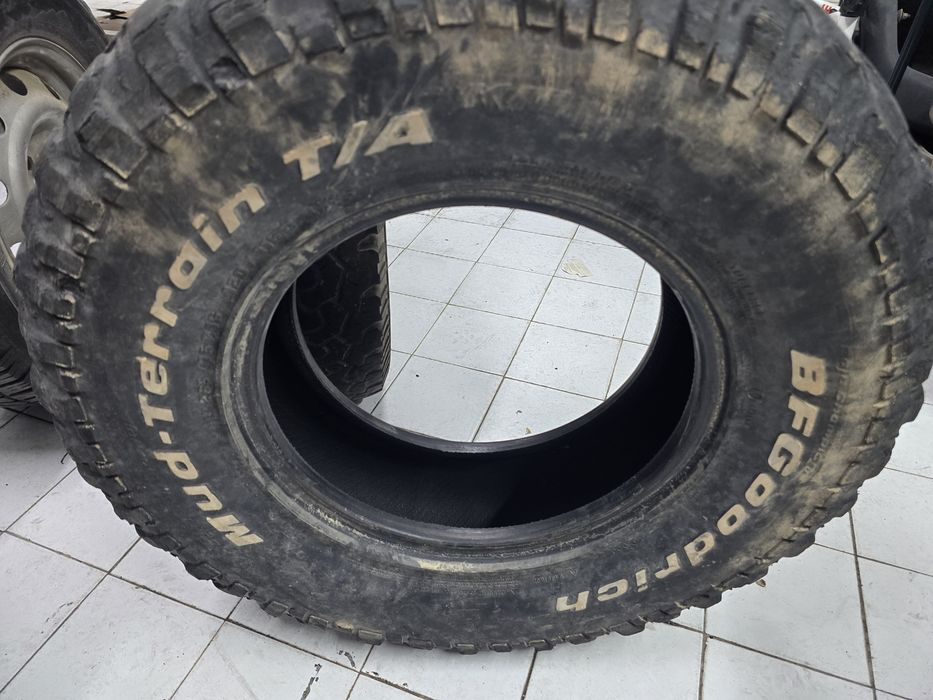 Pneus 265 / 75 / 16 ( 3 pneus)