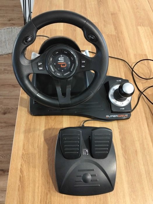 PS4 + 1 comando + volante com pedais