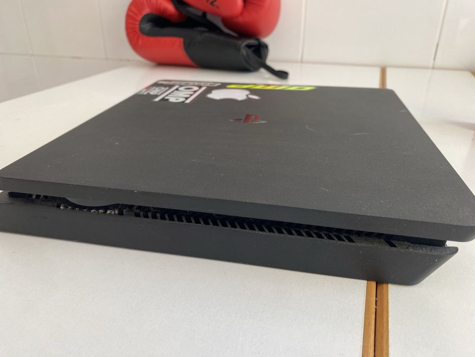PlayStation 4 Slim