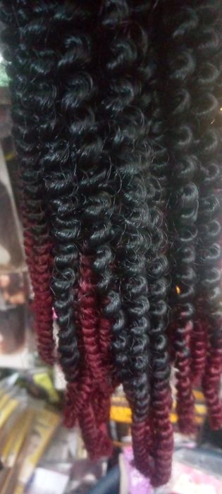 Faço todo tipo de tranças , preço acessível