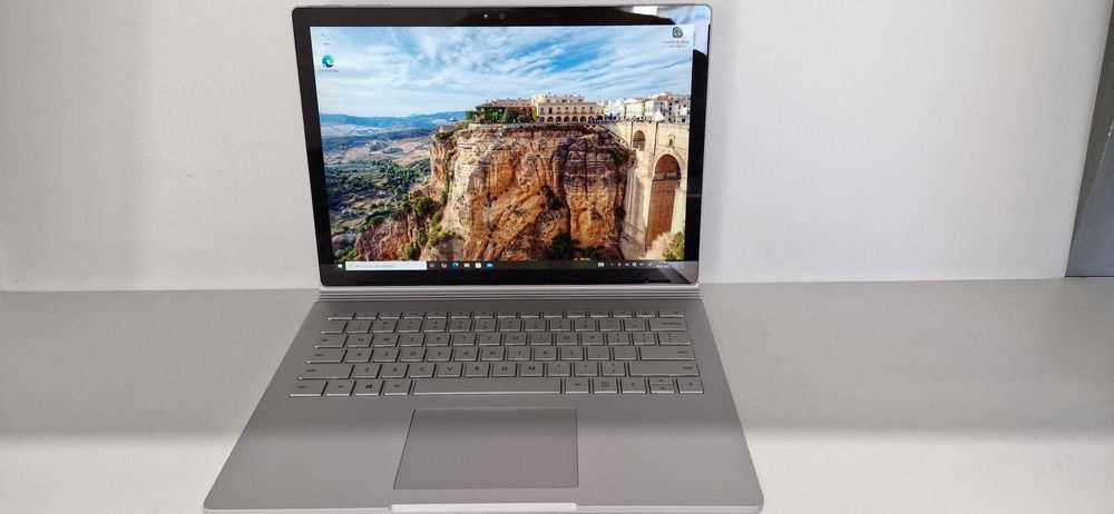 Surface book 2 13,3 3000X2000 dotykowa i7 16GB RAM 512SSD win 10