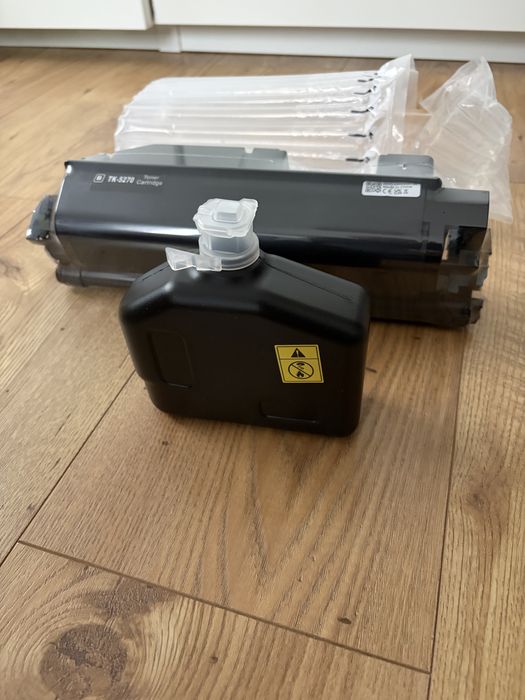 Czarny toner Kyocera TK-5270