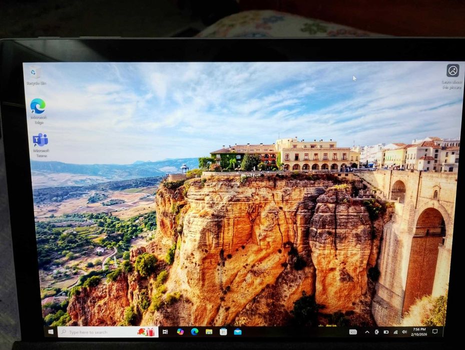 Michrosoft Surface 7+444169754163947521