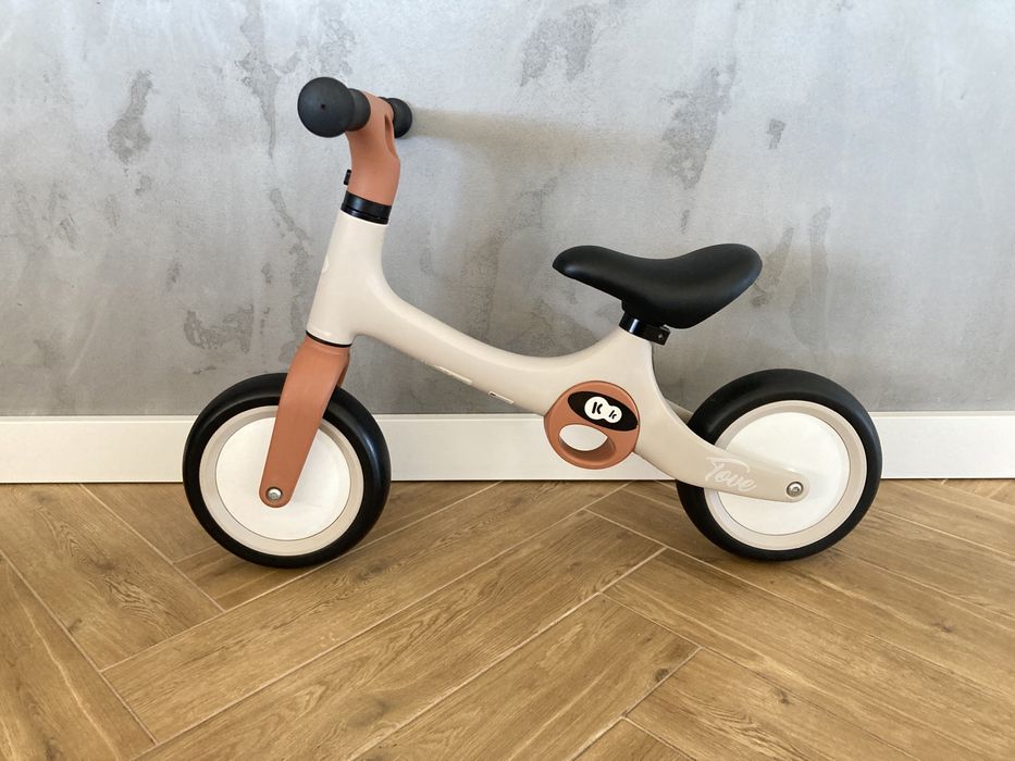 Rowerek biegowy Kinderkraft lekki jeździk Tove beżowy