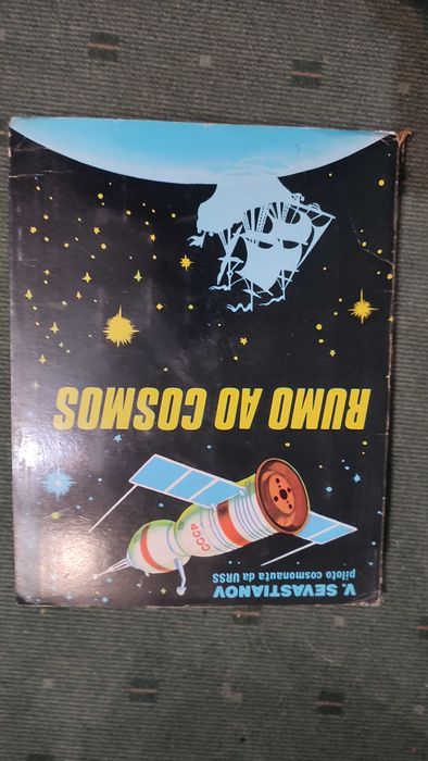 Livro Infantil Rumo ao Cosmos - V. Sevastianov - Editado na URSS
