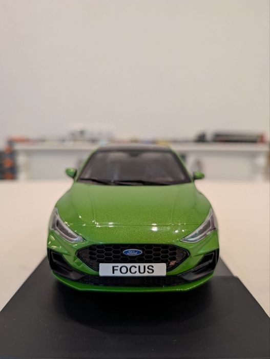 Масштабная модель Ford Focus ST (2022) 1:18 MCG Metallic Green