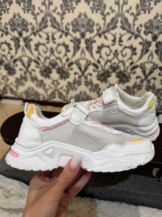 кроссовки для девочки в сеточку