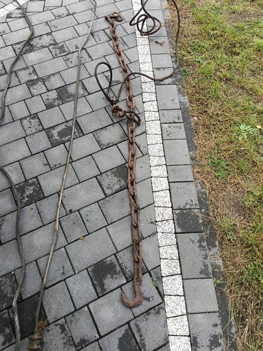 Stalowa linka i łańcuch
