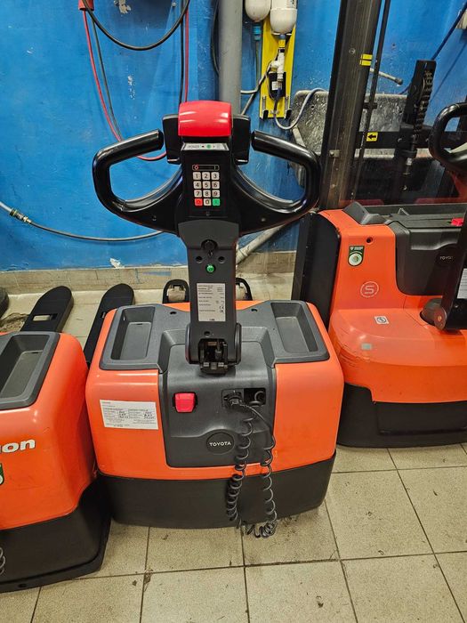 Paleciak elektryczny BT Toyota wózek paletowy HWE100 rozne maszty