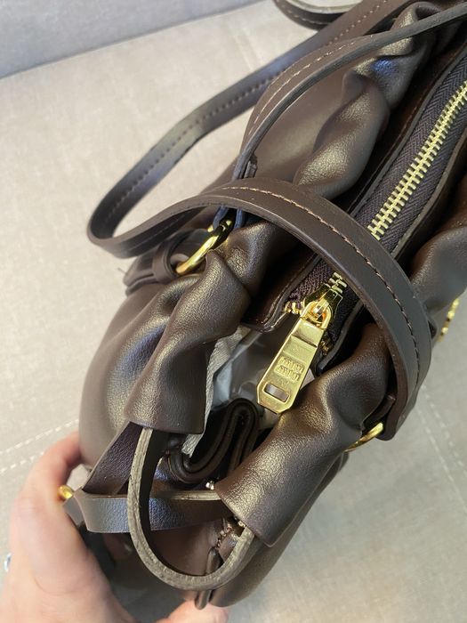 Сумка в стилі miu miu шоколадна