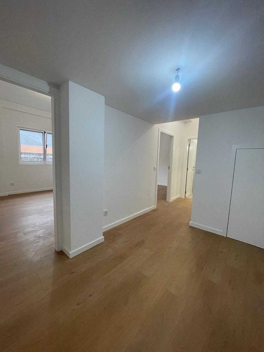 Apartamento totalmente renovado em frente à estação Trindade Porto