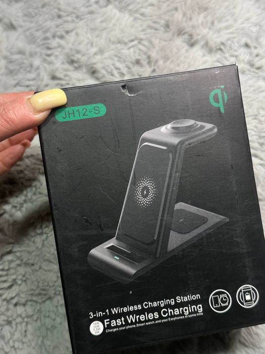 Бездротова зарядна станція для телефонів, наушників та годиника