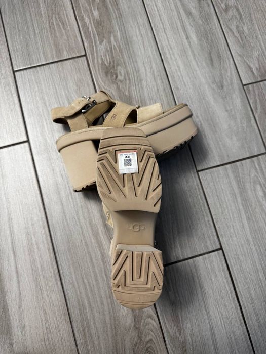 Замшеві сандалі UGG New Heights Platfort-Strap: 4 500 грн